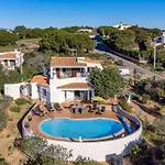 فيلة Casa Carob