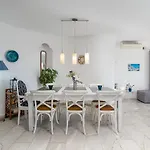 فيلة Casa Carob