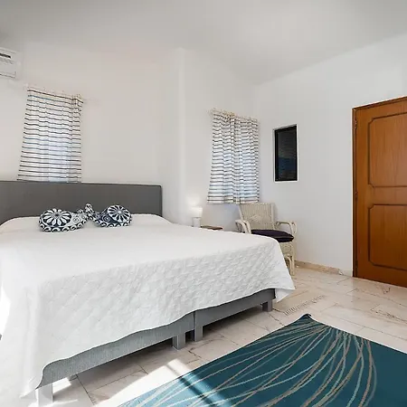 Casa Carob